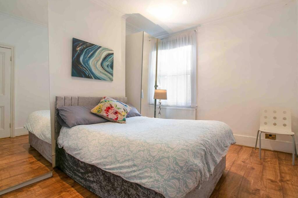 Large 3 Bedroom Modern Close To London