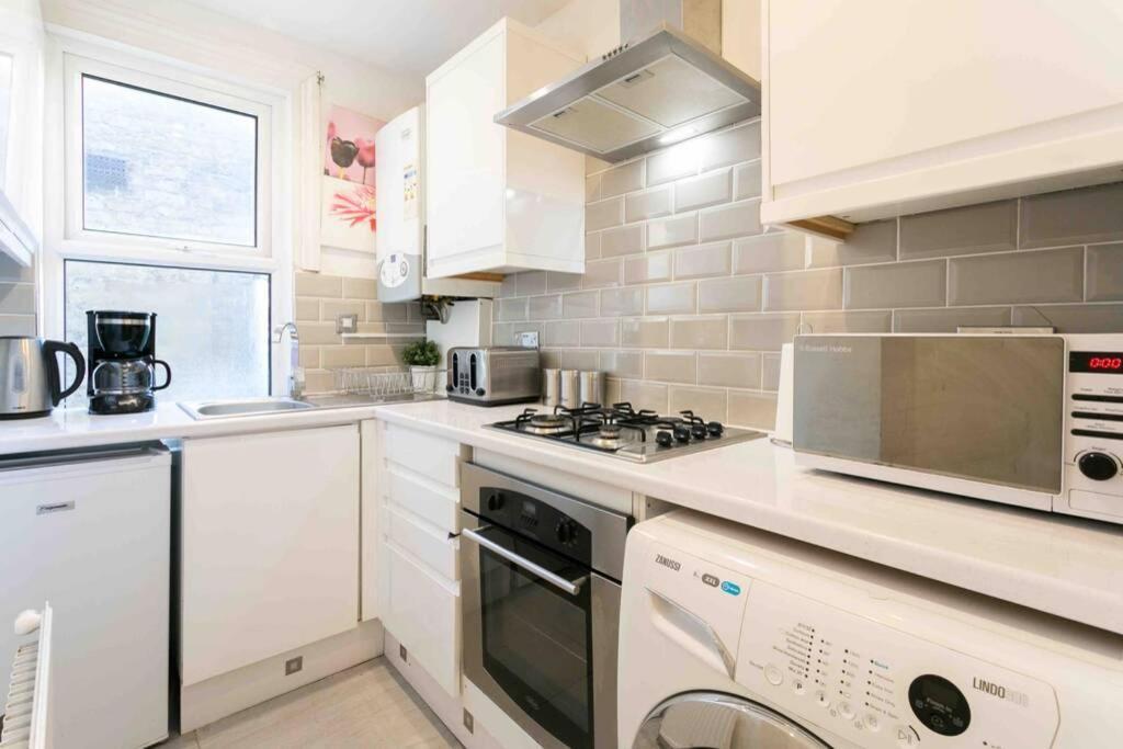 Large 3 Bedroom Modern Close To London * Finchley