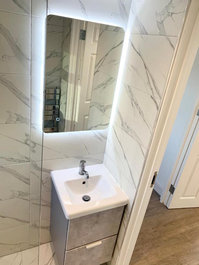 Apartment Large 3 Bedroom Modern Close To London Finchley