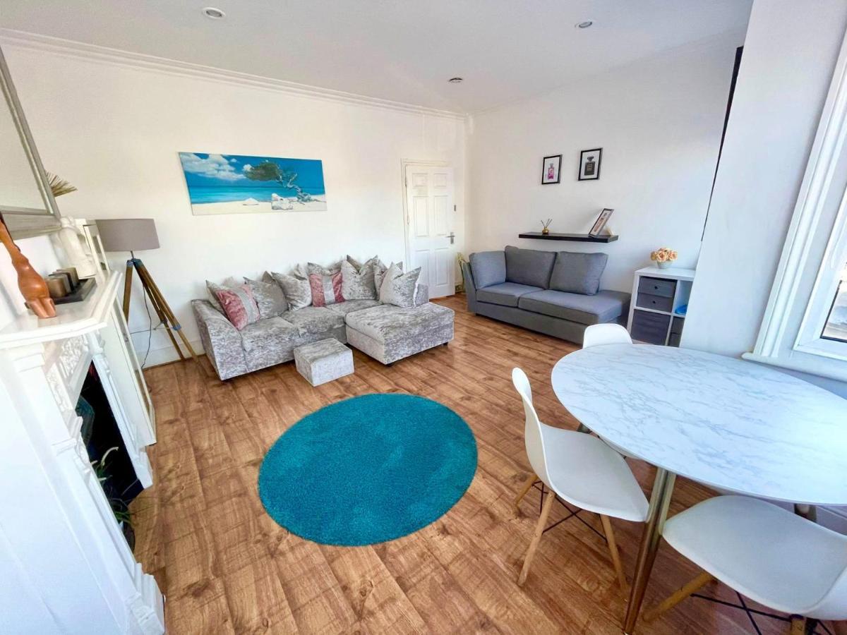 Apartment Large 3 Bedroom Modern Close To London Finchley