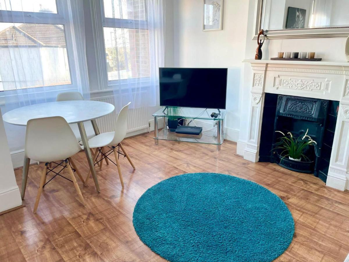 Large 3 Bedroom Modern Close To London Finchley