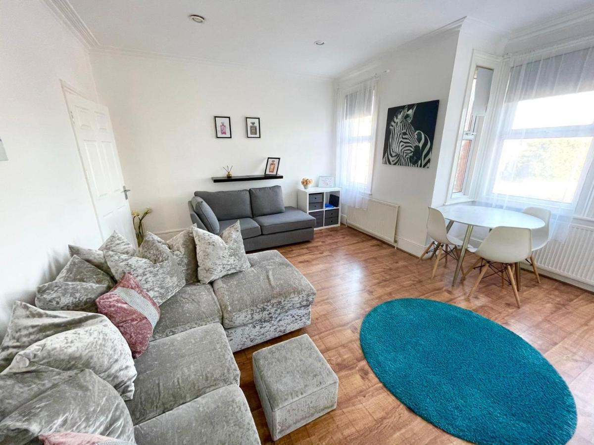 Apartment Large 3 Bedroom Modern Close To London Finchley